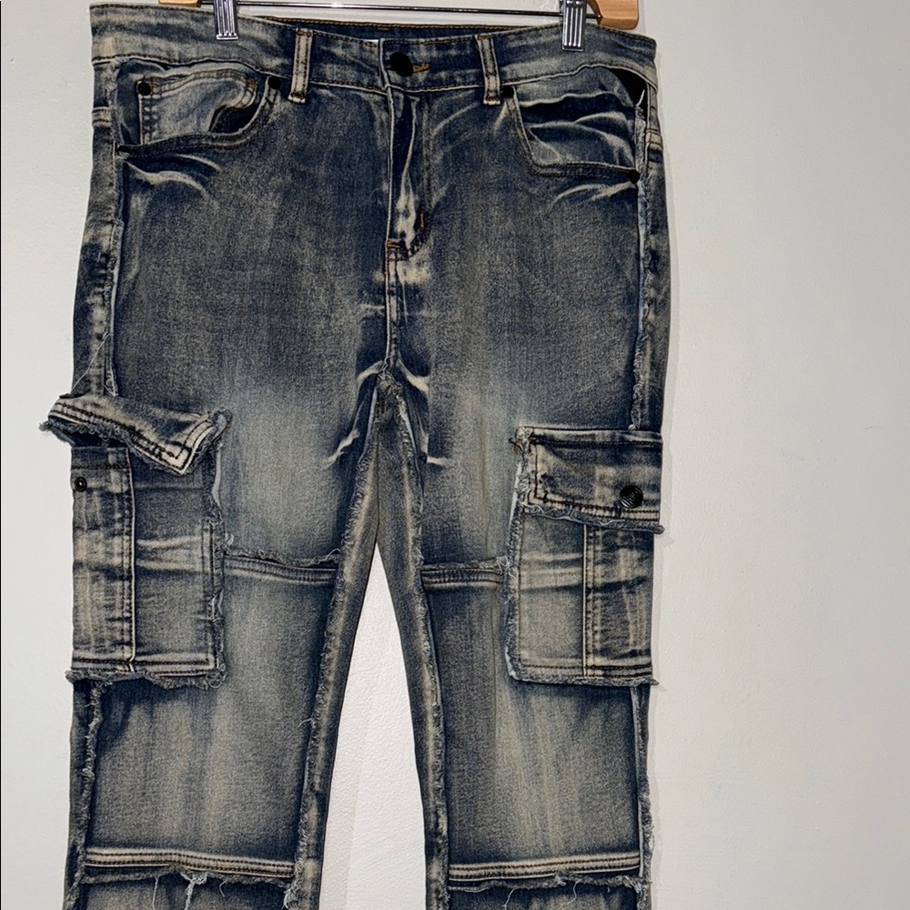 Relaxed Cargo Jeans in Faded Black - Picture 5 of 9